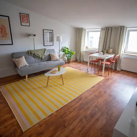 アパート The Good Powisle 3 Bedrooms ワルシャワ